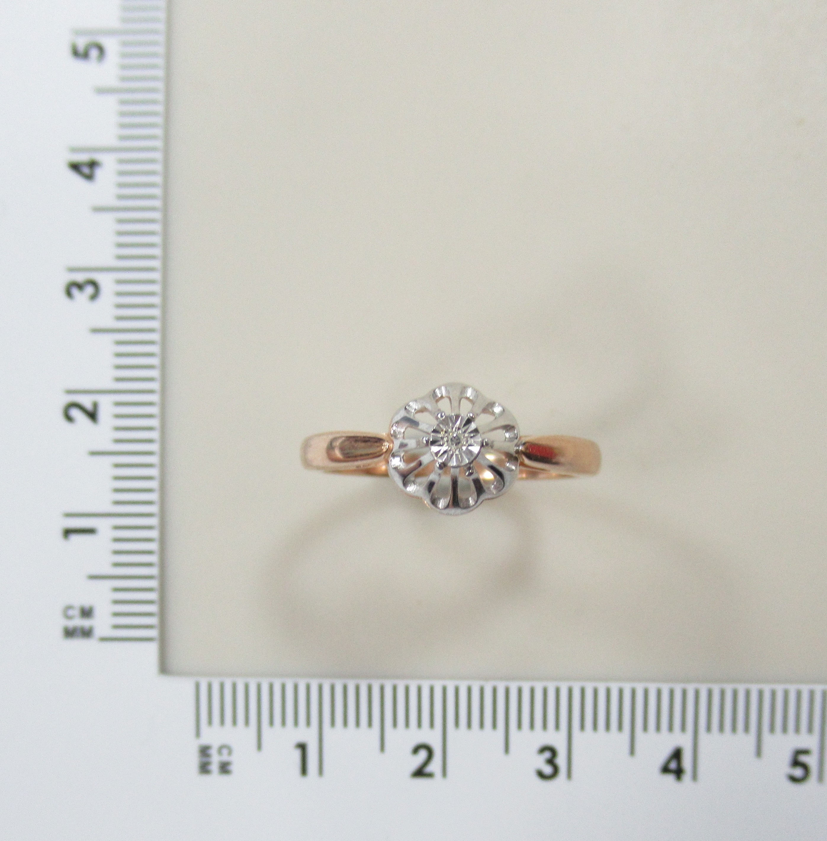 Серебряное кольцо с бриллиантом "Цветок"